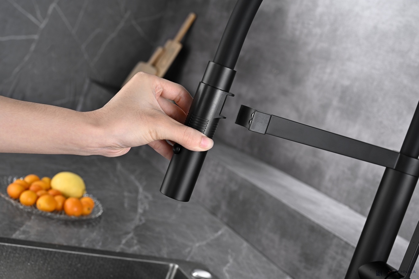 Смеситель для кухни AQUAme Cucina AQM9904MB, черный