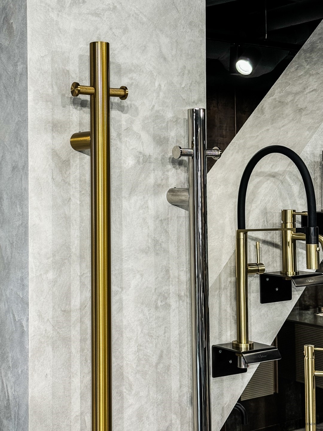 Полотенцесушитель электрический Boheme Uno 726-CR, хром